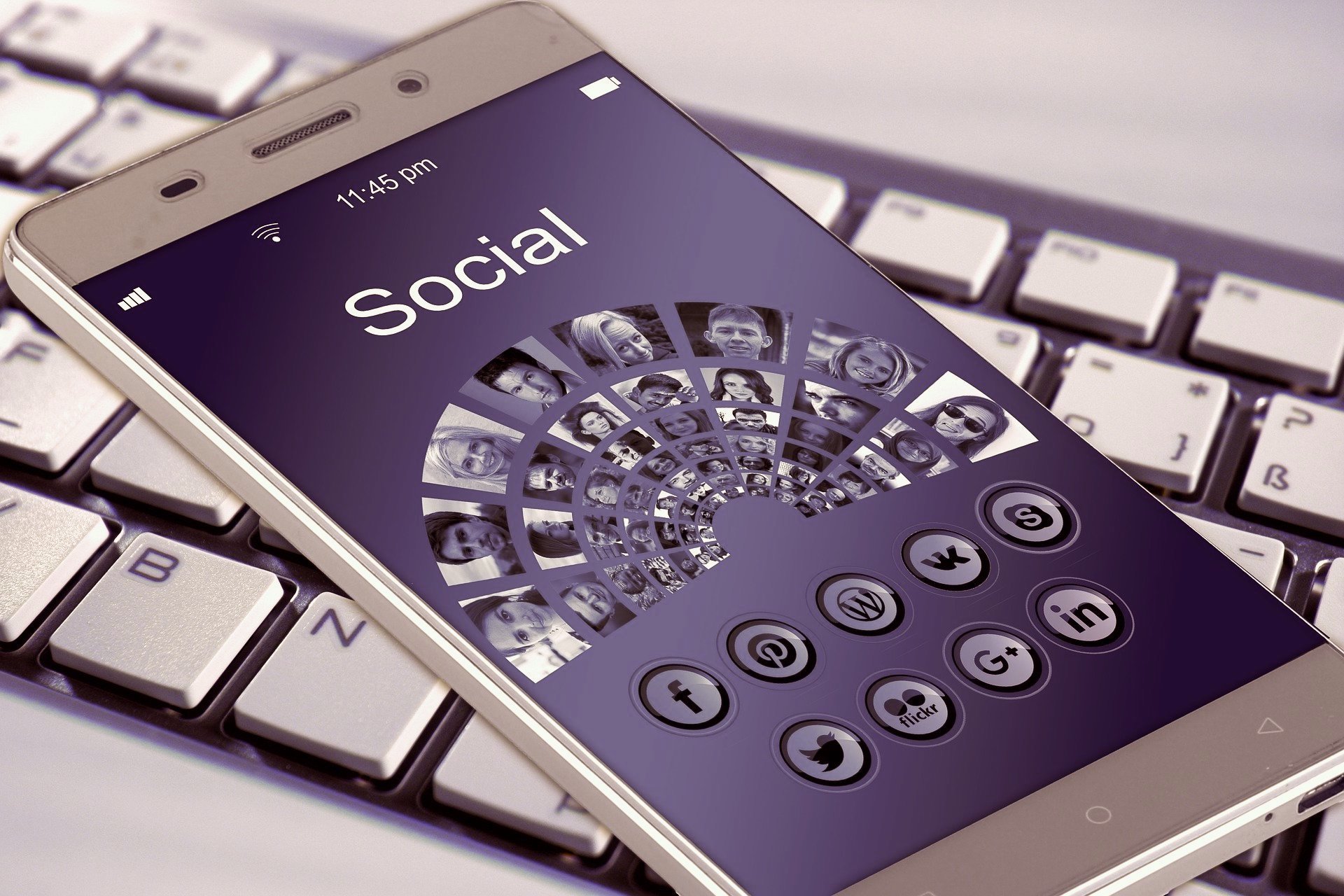 Social Media Instagram LinkedIn Handy
